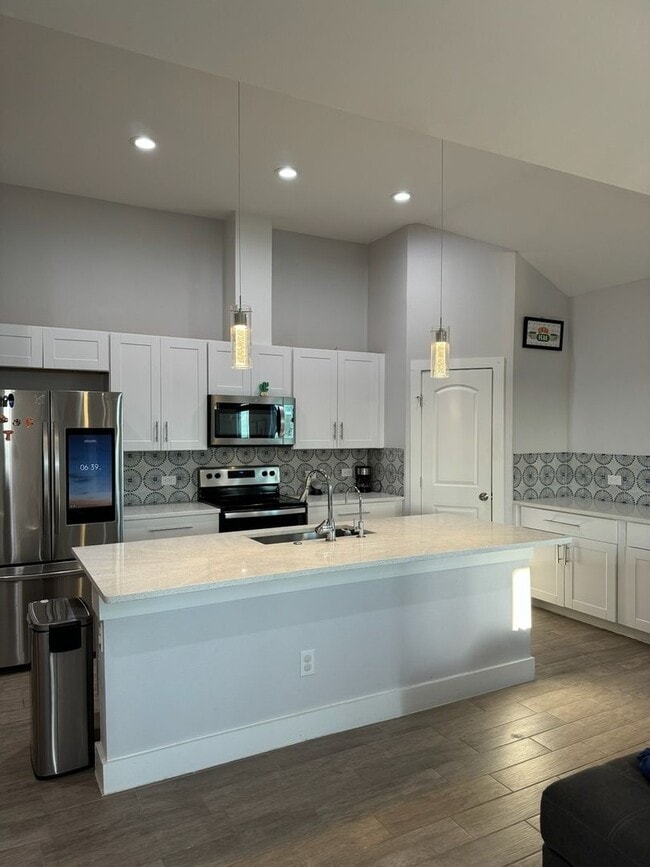 127 Juanita Cir in Del Valle, TX - Building Photo - Building Photo