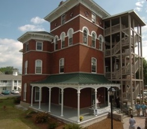 Straw Mansion in Manchester, NH - Foto de edificio