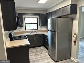 564 Grand Ave, Unit 10721B in Ewing Township, NJ - Building Photo - Building Photo