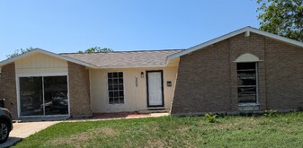 205 Nell Deane Blvd in Schertz, TX - Building Photo
