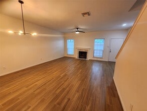 3130 Holly Hall St in Houston, TX - Building Photo - Building Photo