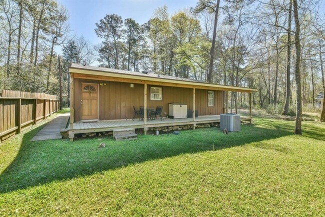 606 Pine Bough Ln in Montgomery, TX - Building Photo - Building Photo