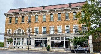 14 S Fourth St in Emmaus, PA - Building Photo