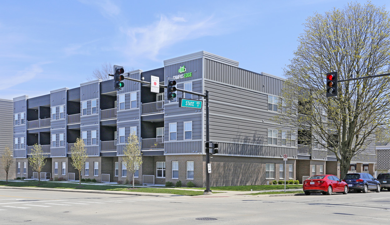 213 W Green St in Champaign, IL - Building Photo