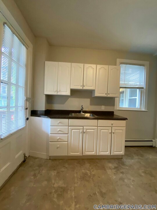 63 Dana St in Cambridge, MA - Building Photo