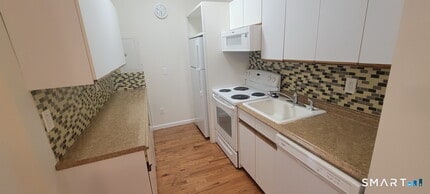 109 Wooster St in Bethel, CT - Building Photo - Building Photo