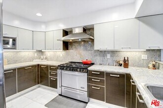 1319 N Detroit St in Los Angeles, CA - Building Photo - Building Photo