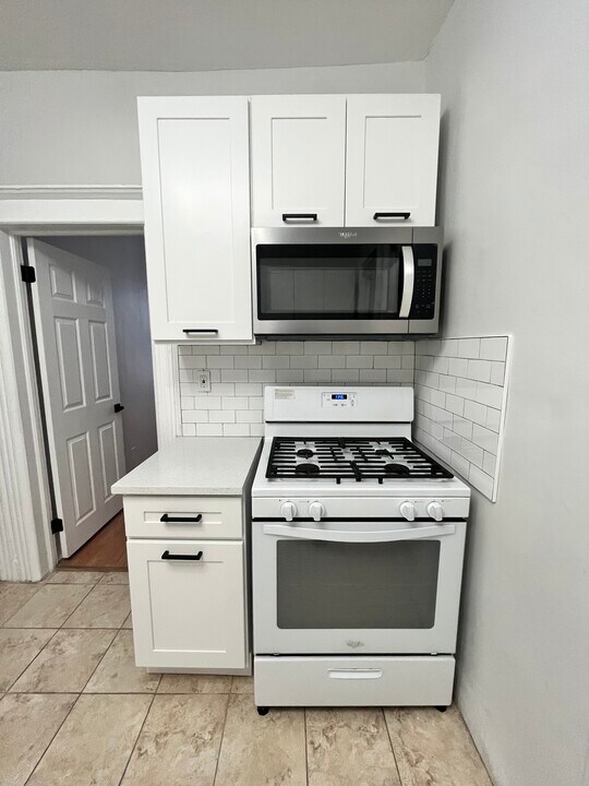 136 W 54th St, Unit 2 in Bayonne, NJ - Building Photo