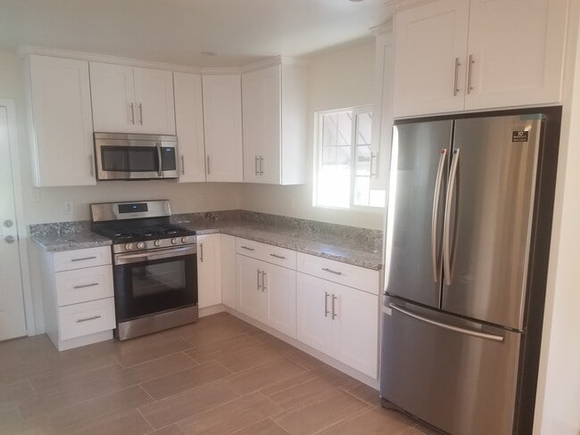 2515 Foothill Blvd in La Crescenta, CA - Building Photo - Building Photo