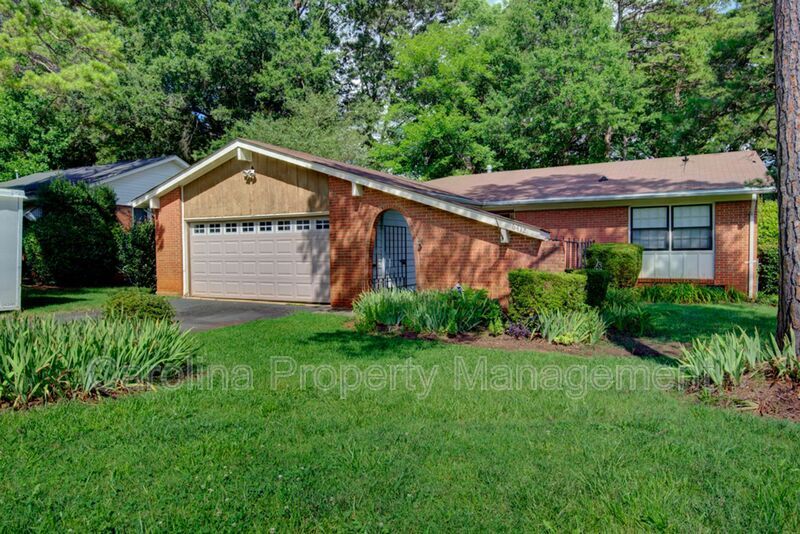 6412 Tomahawk Ln in Charlotte, NC - Building Photo