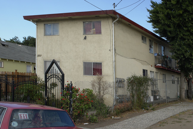 1725 89th Ave in Oakland, CA - Foto de edificio - Building Photo