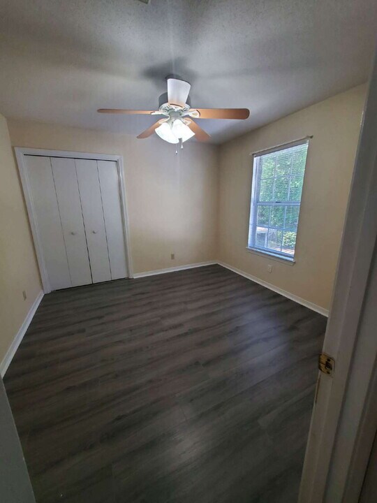 71 7th St in Shalimar, FL - Building Photo