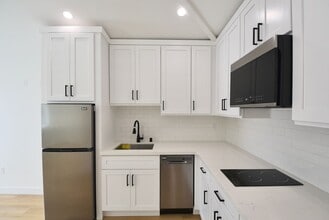 10839 Moorpark St in Los Angeles, CA - Building Photo - Building Photo