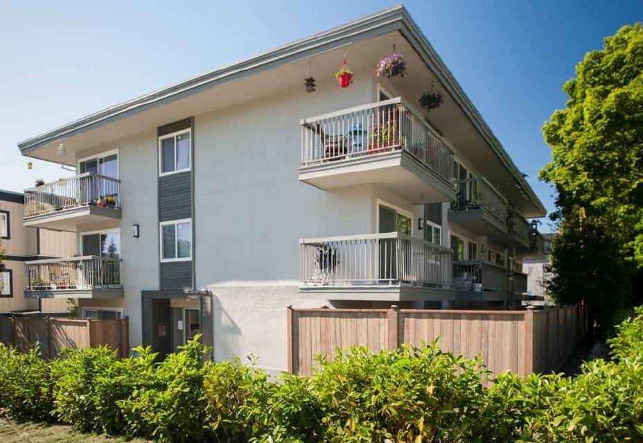 2285 Triumph St in Vancouver, BC - Building Photo