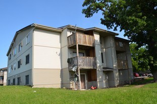 Laurel Villages in Des Moines, IA - Building Photo