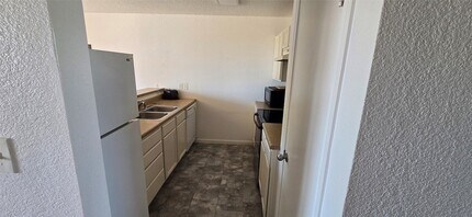 16506 Blackbeard Rd, Unit E in Jamaica Beach, TX - Building Photo - Building Photo