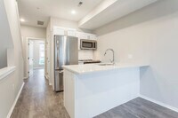 2010 N 8th St, Unit 2F photo'
