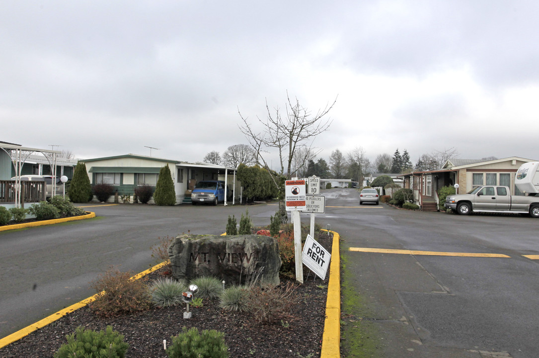 Mountain View Mobile Home in Newberg, OR - Building Photo