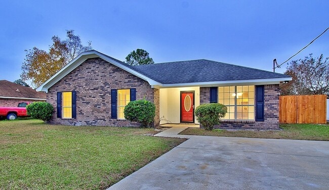 705 Edgewood Ct in Hinesville, GA - Foto de edificio - Building Photo