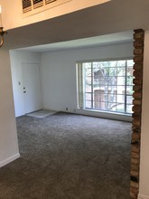 2121 Fountain View Dr, Unit 44D in Houston, TX - Building Photo - Building Photo