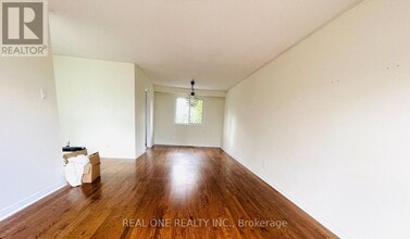 2249 Wyandotte Dr in Oakville, ON - Building Photo - Building Photo