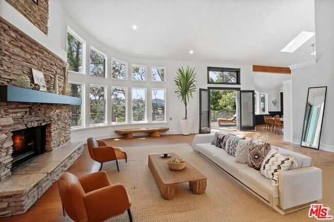3553 Cody Rd in Los Angeles, CA - Building Photo - Building Photo