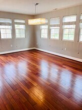 1803 Great Falls St in McLean, VA - Foto de edificio - Building Photo