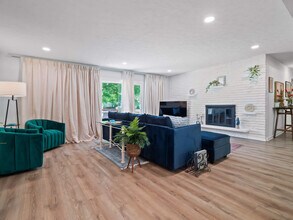 8040 Strongsville Blvd in Strongsville, OH - Building Photo - Building Photo