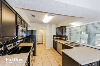 1800 Chittam Dr in Euless, TX - Building Photo - Building Photo