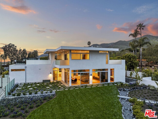 5738 Busch Dr in Malibu, CA - Building Photo - Building Photo