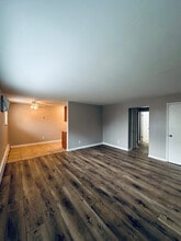 320 Hanna Ave, Unit B7 in Loveland, OH - Foto de edificio - Building Photo