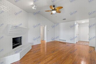 1333 Mercedes St in Benbrook, TX - Building Photo - Building Photo