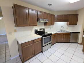 512 Quail Nest Ln in Pensacola, FL - Foto de edificio - Building Photo