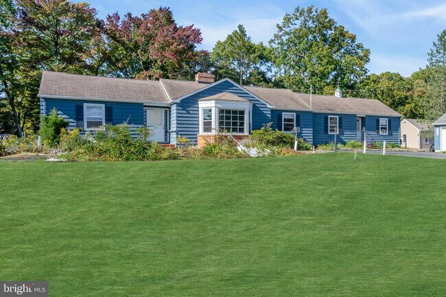 232 South Ln in West Windsor Township, NJ - Foto de edificio - Building Photo