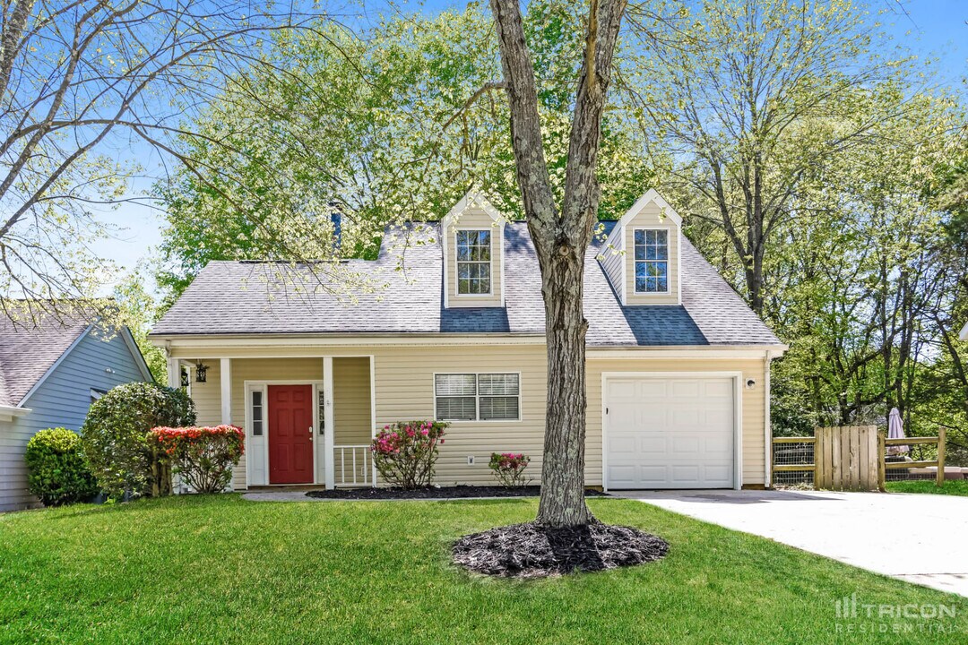 9325 Oren Thompson Rd in Charlotte, NC - Building Photo