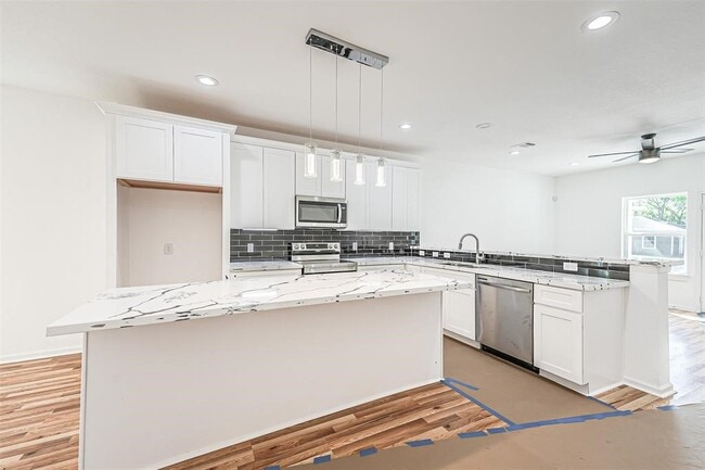 property at 5317 Chennault Rd