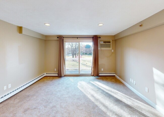 56 Townsend St-Unit -C22 in Abington, MA - Building Photo - Building Photo