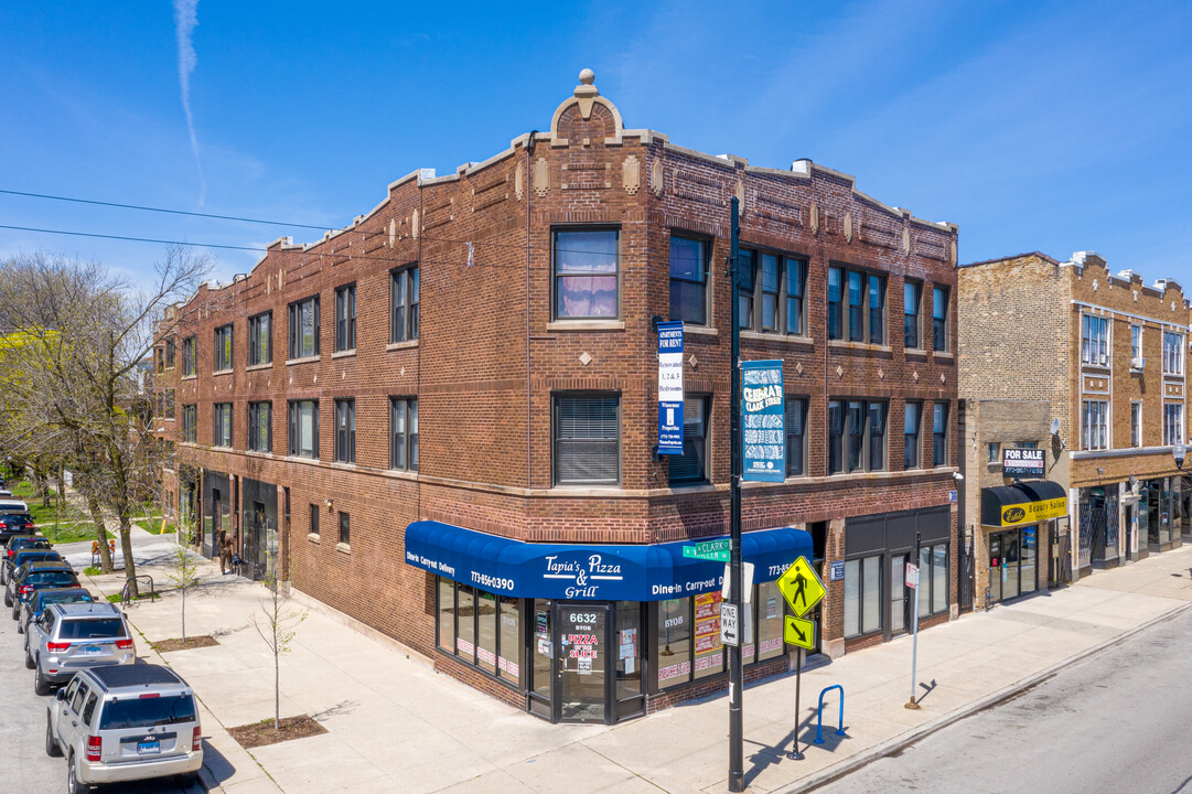 6632 N Clark St in Chicago, IL - Building Photo