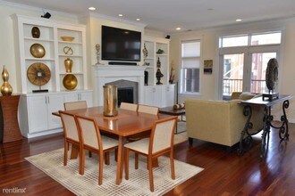 3056 N Clybourn Ave in Chicago, IL - Building Photo - Building Photo