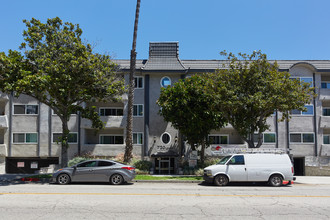 720 Louise in Glendale, CA - Foto de edificio - Building Photo