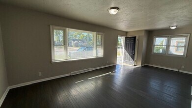 7140 E 38th St in Indianapolis, IN - Building Photo - Building Photo