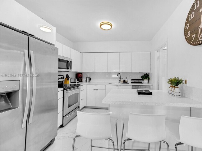 property at 421 W Pembroke Rd