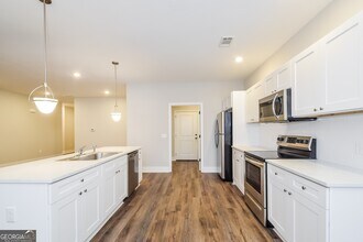 1053 Wood Crest Cir in Brunswick, GA - Building Photo - Building Photo