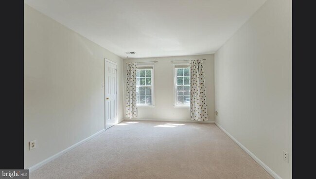 11709 Karbon Hill Ct-Unit -609A in Reston, VA - Building Photo - Building Photo