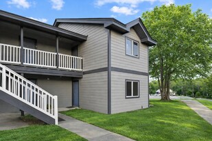 1404 Tailrace Dr in Moncks Corner, SC - Building Photo