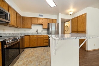 Robinson Park Apartments in Lowell, AR - Foto de edificio - Building Photo