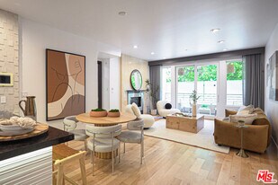 1318 S Roxbury Dr in Los Angeles, CA - Building Photo