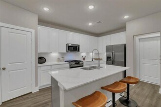 21015 Bay Vlg Dr in Cypress, TX - Building Photo - Building Photo