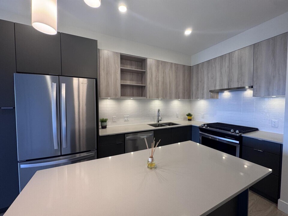 6960 Nicholson Rd in Delta, BC - Building Photo