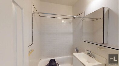 2 AVENUE in New York, NY - Building Photo - Building Photo